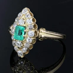 Bague ancienne marquise émeraude diamants