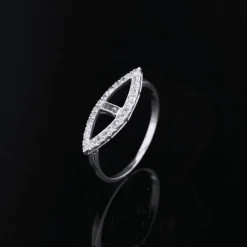 Bague ancienne navette diamants taillés en rose et saphirs