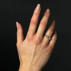 Bague ancienne navette diamants taillés en rose et saphirs