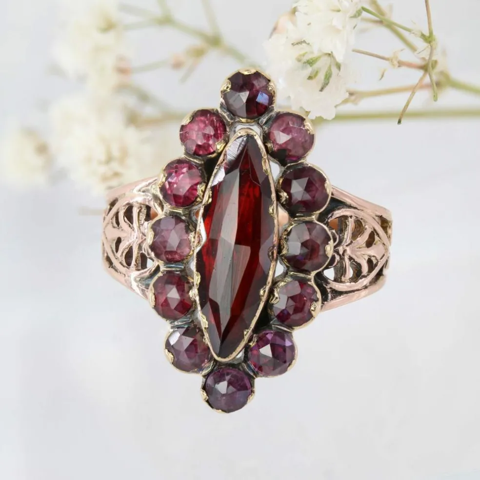 Bague ancienne navette grenats