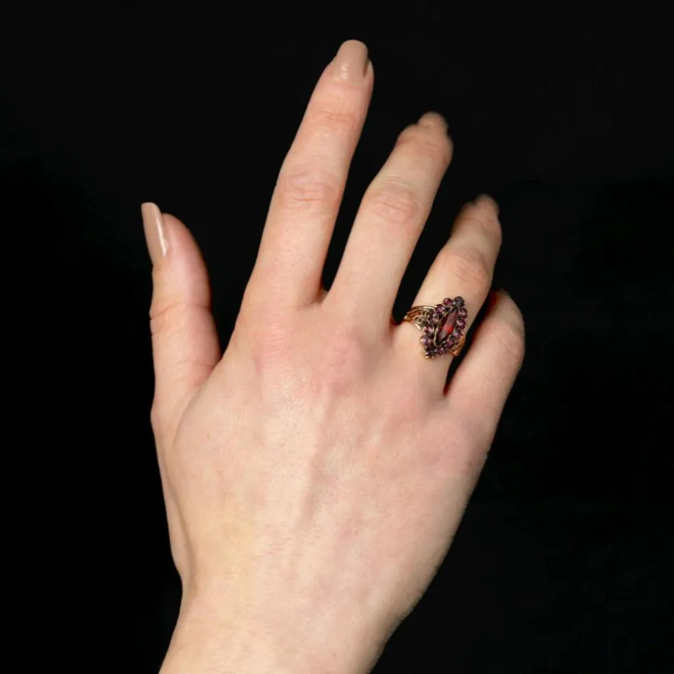 Bague ancienne navette grenats