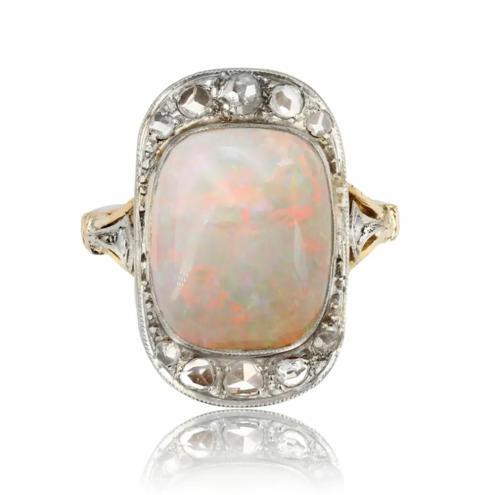 Bague ancienne opale blanche et diamants