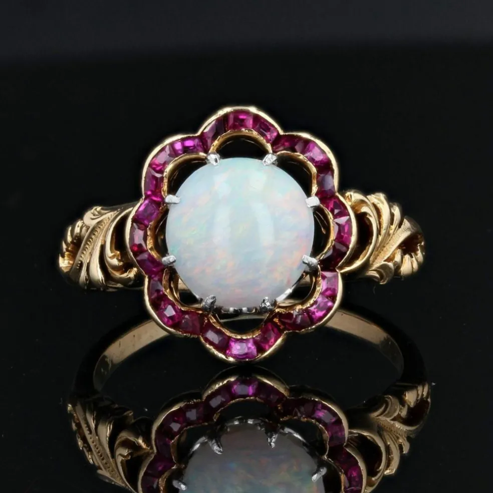 Bague ancienne opale et rubis calibrés