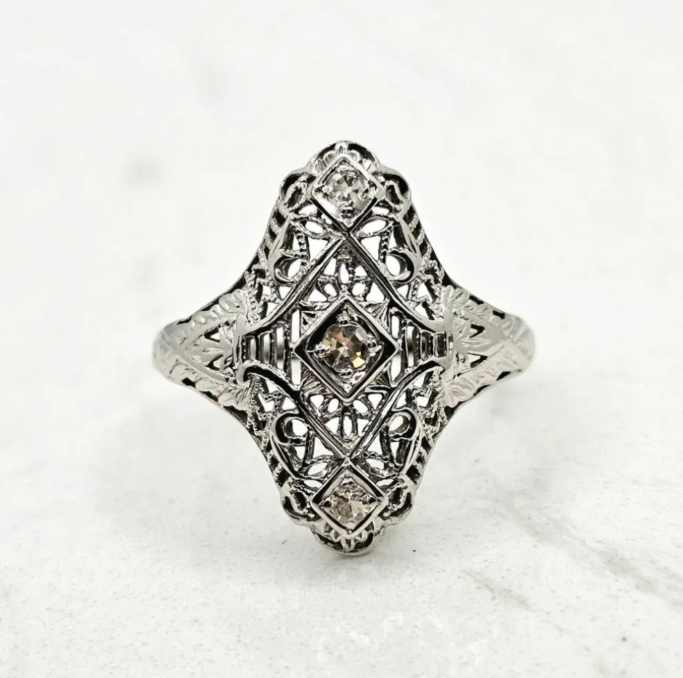 Bague ancienne or blanc diamants