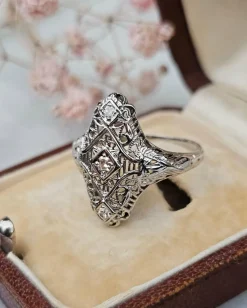 Bague ancienne or blanc diamants
