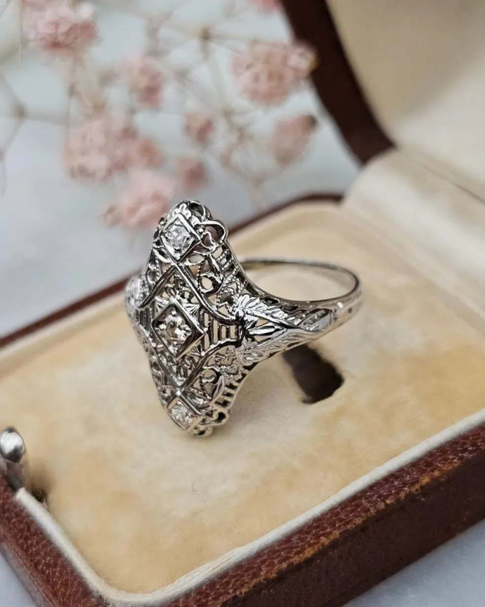 Bague ancienne or blanc diamants