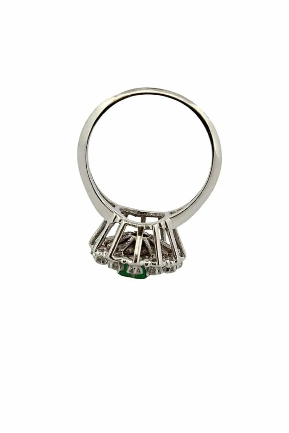 Bague ancienne or blanc diamants et émeraude