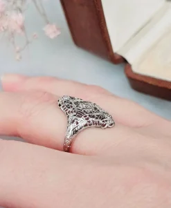 Bague ancienne or blanc diamants