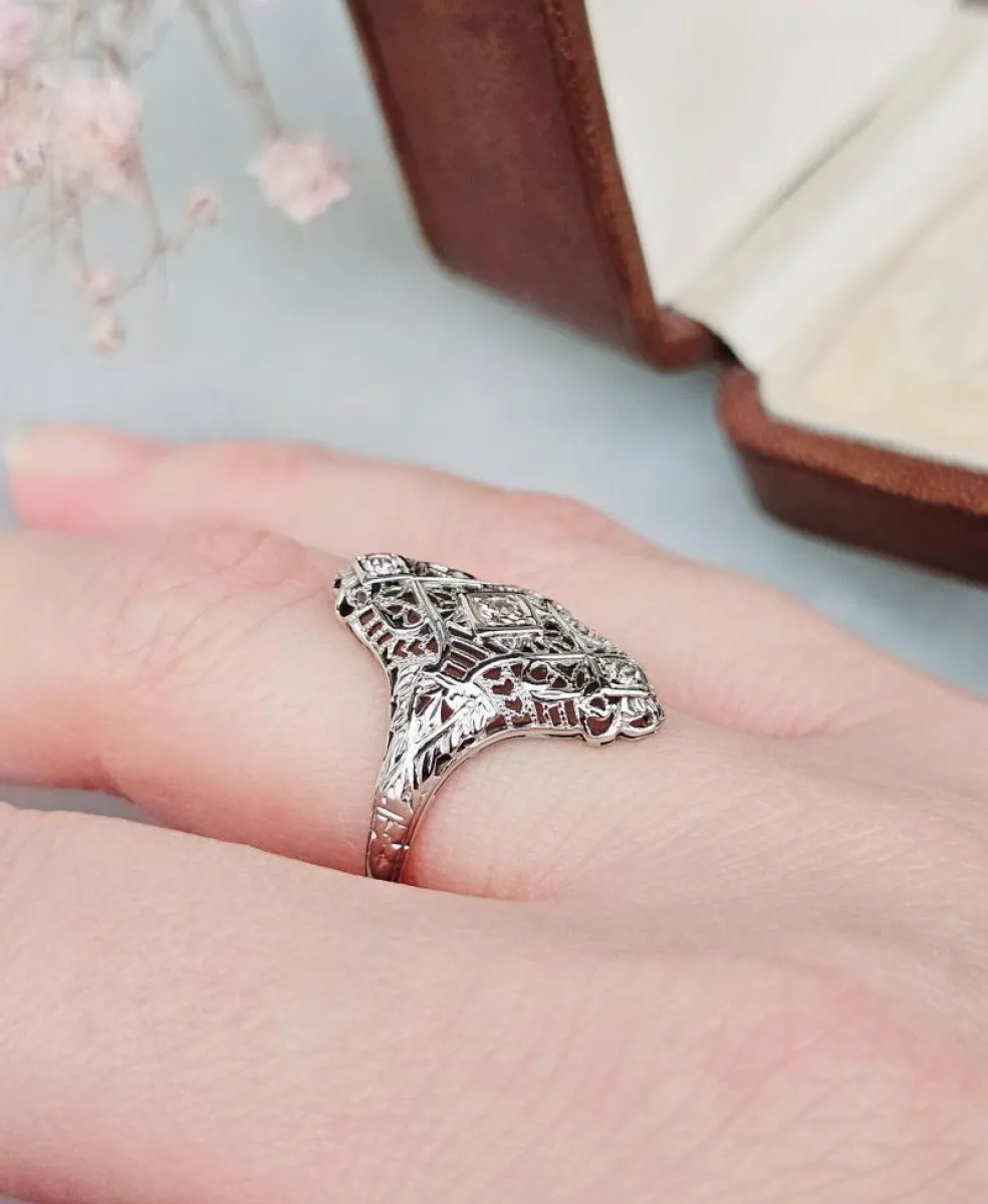 Bague ancienne or blanc diamants
