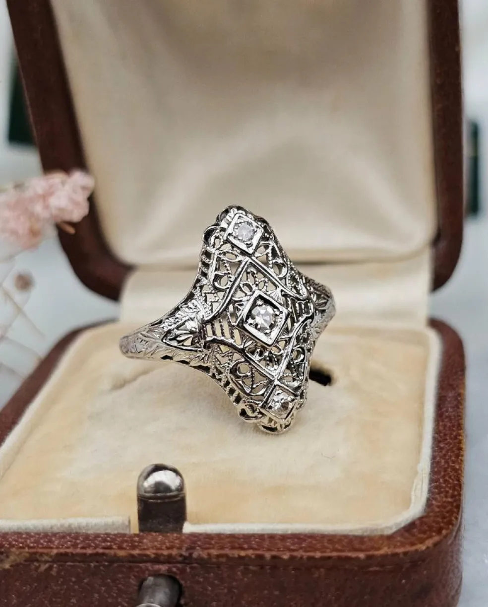 Bague ancienne or blanc diamants