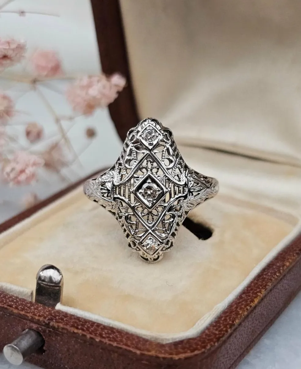 Bague ancienne or blanc diamants