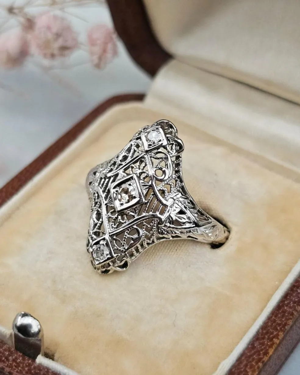 Bague ancienne or blanc diamants
