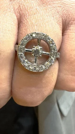 Bague ancienne or blanc et diamants