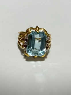 Bague ancienne or jaune aigue marine