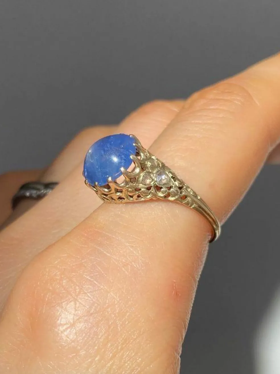 Bague ancienne or jaune et saphir