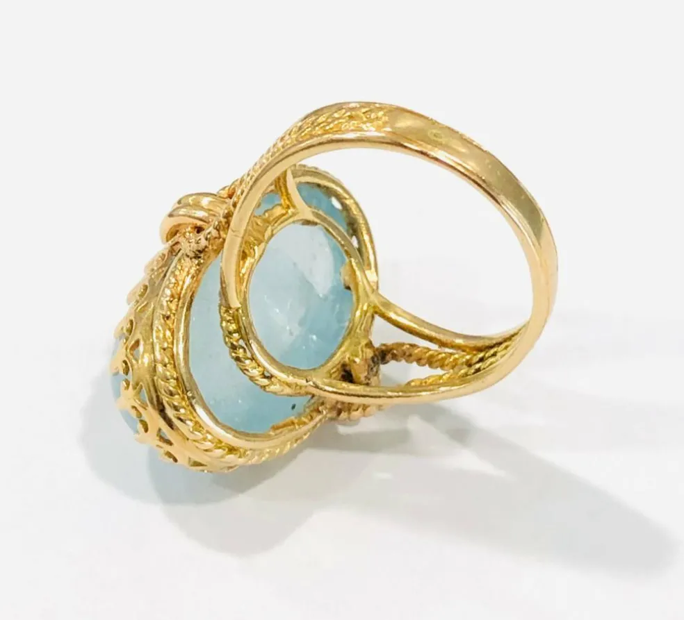 Bague ancienne or jaune et aigue marine