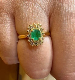 Bague ancienne or jaune émeraude et diamants