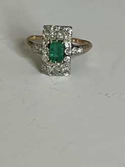 Bague ancienne or jaune émeraude Colombie diamants