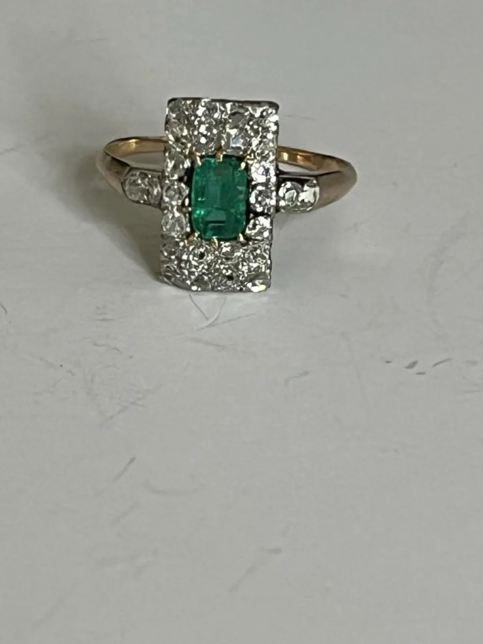 Bague ancienne or jaune émeraude Colombie diamants