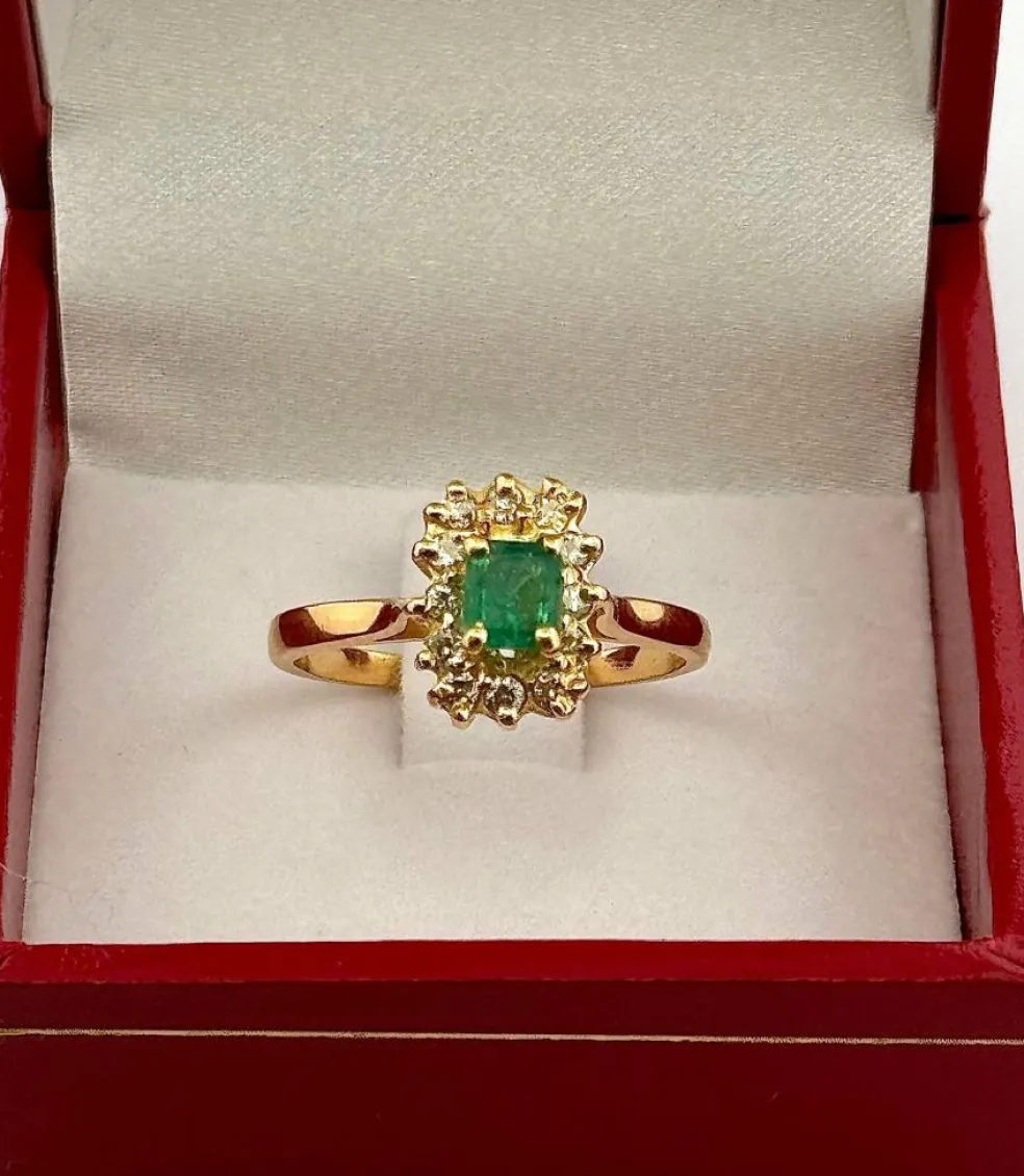 Bague ancienne or jaune émeraude et diamants