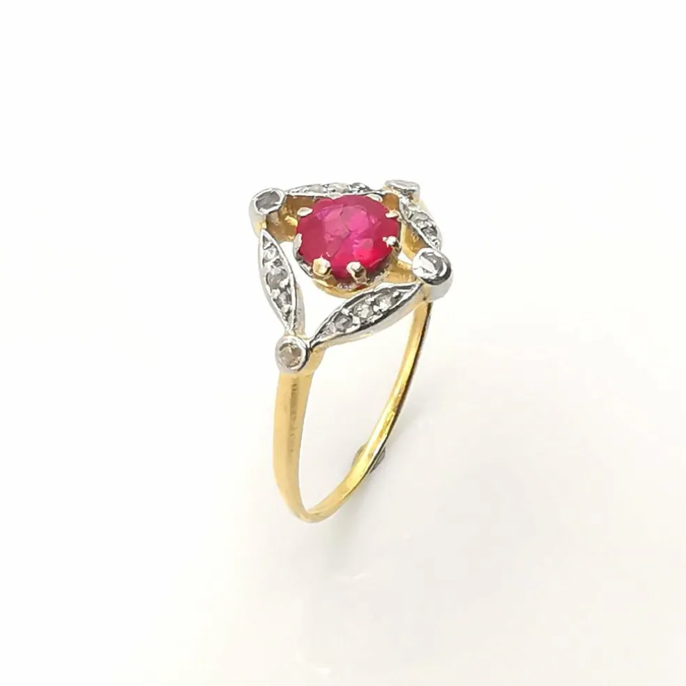 Bague ancienne or jaune, rubis, diamants