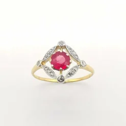 Bague ancienne or jaune, rubis, diamants