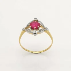 Bague ancienne or jaune, rubis, diamants