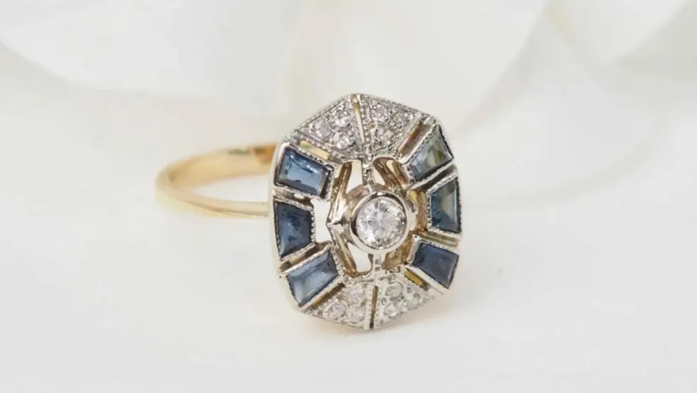 Bague ancienne or jaune, saphirs, diamants