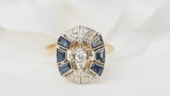 Bague ancienne or jaune, saphirs, diamants