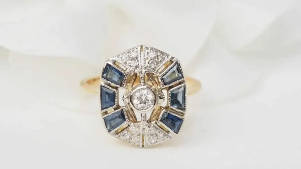 Bague ancienne or jaune, saphirs, diamants