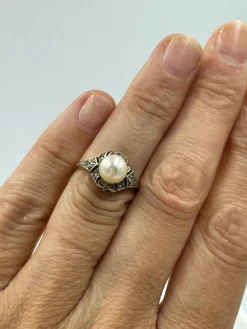 Bague ancienne or, perle fine, diamants