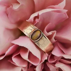 Bague ancienne or rose oeil du tigre