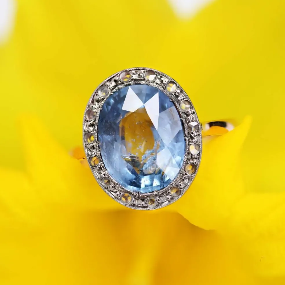 Bague ancienne ovale saphir naturel et diamants taillés en rose