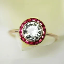 Bague ancienne ronde diamants et rubis