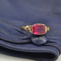 Bague ancienne rubis de synthèse et or