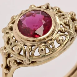 Bague ancienne rubis naturel et or jaune