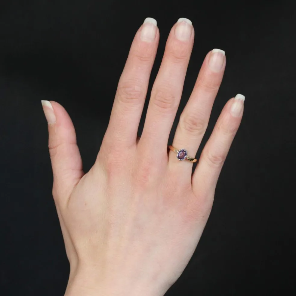 Bague ancienne saphir violet montée en solitaire