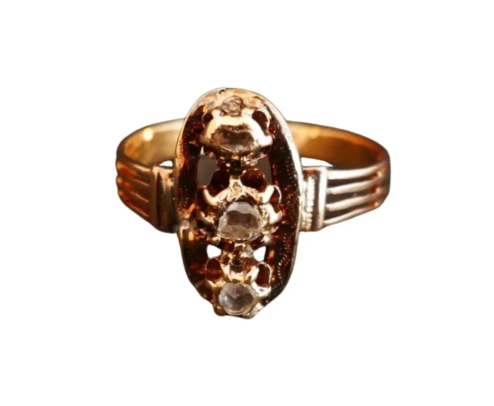 Bague Ancienne sertie de Diamants, Or Rose