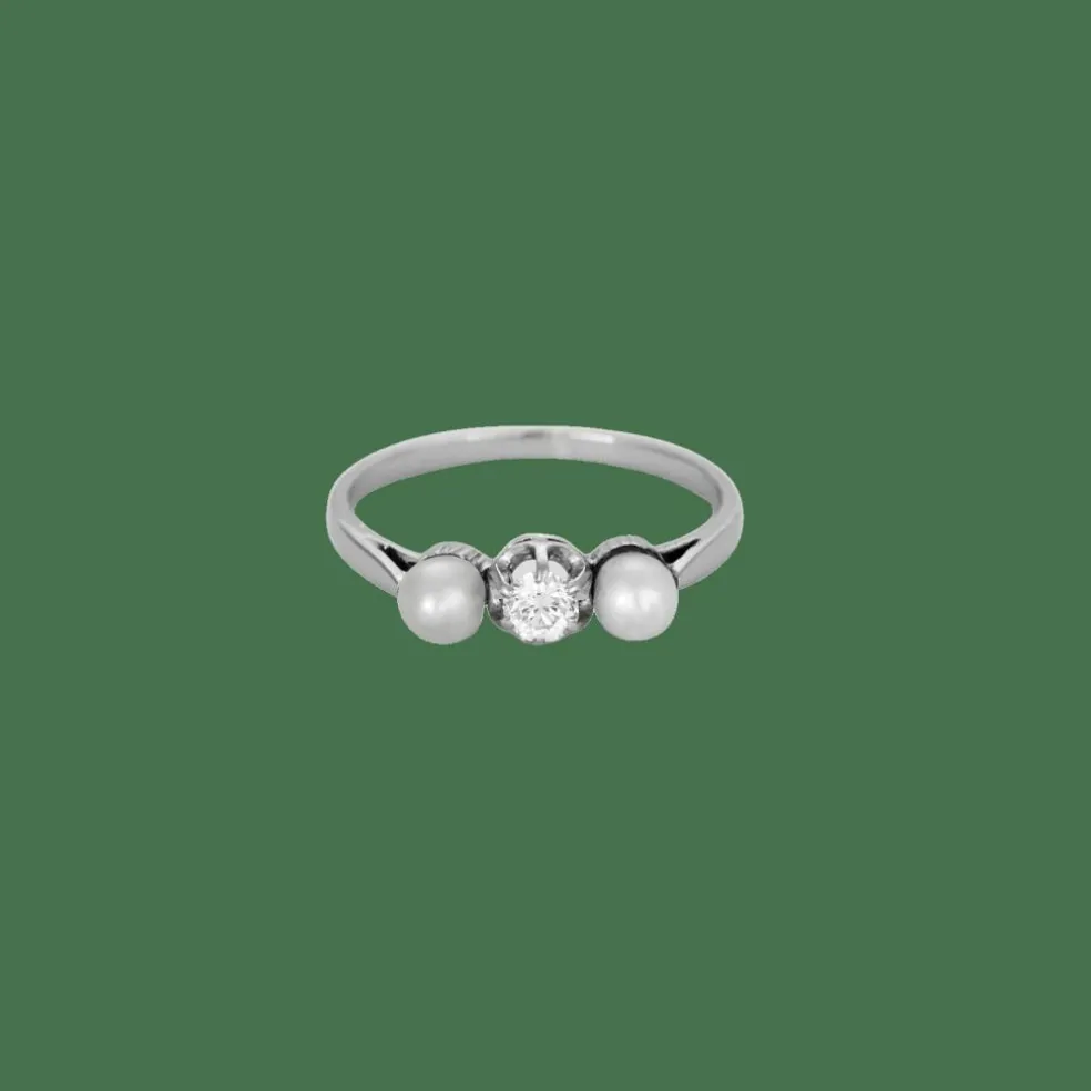 Bague ancienne trilogie 1 diamant et 2 perles