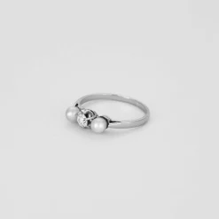 Bague ancienne trilogie 1 diamant et 2 perles