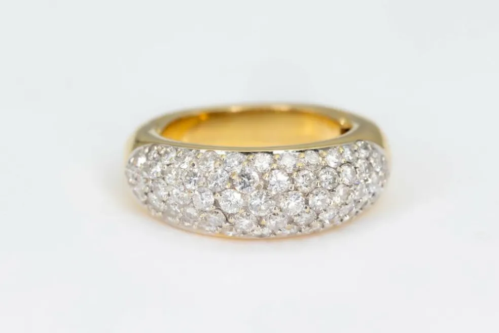 Bague anneau avec pavage diamant