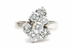 Bague années 70 en or blanc et diamants