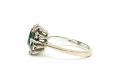 Bague Années 70 en or blanc 18 carats sertie d'une émeraude et de diamants