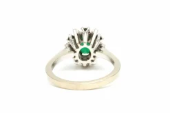 Bague Années 70 en or blanc 18 carats sertie d'une émeraude et de diamants
