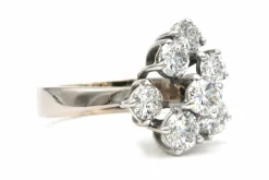 Bague années 70 en or blanc et diamants