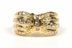 Bague Années 70 en or jaune sertie de diamants