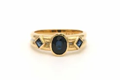 Bague Années 70 en or jaune et blanc 18 carats sertie de saphirs