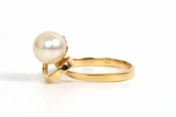 Bague Années 70 en or jaune 18 carats sertie d'une perle