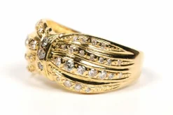 Bague Années 70 en or jaune sertie de diamants