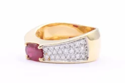 Bague Années 70 en or jaune sertie de rubis et de diamants
